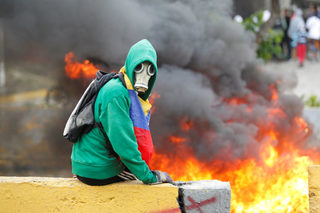 2017-04-25T000027Z_256933709_RC1FD34C3A00_RTRMADP_3_VENEZUELA-POLITICS.JPG
