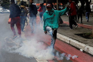 2017-04-28T125312Z_109341049_RC1DF7CC3880_RTRMADP_3_BRAZIL-POLITICS-PROTESTS.JPG