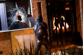 2017-04-29T005619Z_506323199_RC1B09B29FF0_RTRMADP_3_BRAZIL-POLITICS-PROTESTS.JPG