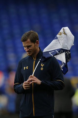 Tottenham's Jan Vertonghen with a flag during the ceremony after the game