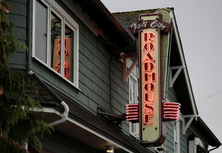 2017-05-18T185656Z_1240932839_RC1DDBDA1980_RTRMADP_3_TELEVISION-TWINPEAKS-LOCATIONS.JPG