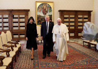 2017-05-24T072800Z_231902625_RC1C0FD31780_RTRMADP_3_USA-TRUMP-POPE.JPG