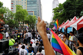 2017-05-24T080637Z_719053552_RC160B901940_RTRMADP_3_TAIWAN-LGBT-MARRIAGE.JPG
