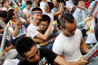 2017-05-24T084639Z_1777967236_RC194393A6E0_RTRMADP_3_TAIWAN-LGBT-MARRIAGE.JPG