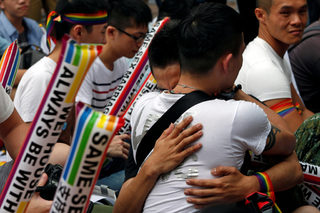 2017-05-24T084942Z_1367335067_RC13C11A5D00_RTRMADP_3_TAIWAN-LGBT-MARRIAGE.JPG