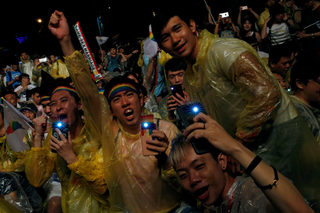 2017-05-24T122318Z_1822831383_RC17A587C400_RTRMADP_3_TAIWAN-LGBT-MARRIAGE.JPG