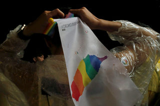 2017-05-24T122322Z_726743140_RC1445B2B7B0_RTRMADP_3_TAIWAN-LGBT-MARRIAGE.JPG