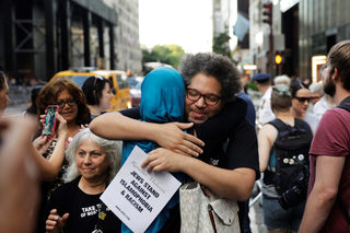 2017-06-02T022015Z_284406346_RC1397A0F380_RTRMADP_3_USA-TRUMP-PROTEST.JPG