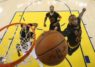 2017-06-13T025743Z_1904325982_NOCID_RTRMADP_3_NBA-FINALS-CLEVELAND-CAVALIERS-AT-GOLDEN-STATE-WARRIORS.JPG