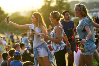 2017-06-21T214409Z_1441047330_RC1B9A3D0190_RTRMADP_3_MUSIC-GLASTONBURY.JPG