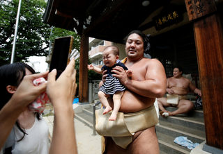 2017-07-18T222419Z_1975593657_RC1472FEF200_RTRMADP_3_JAPAN-SUMO.JPG