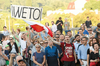 2017-07-20T184311Z_457906804_RC1F543E7490_RTRMADP_3_POLAND-POLITICS-PROTEST.JPG