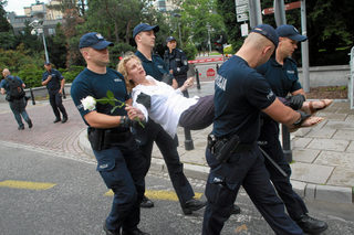 2017-07-20T211344Z_312353851_RC170CF016D0_RTRMADP_3_POLAND-POLITICS-JUDICIARY-VOTE.JPG