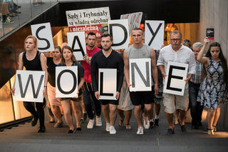 2017-07-20T214940Z_787499031_RC139D05CC50_RTRMADP_3_POLAND-POLITICS-JUDICIARY-VOTE.JPG