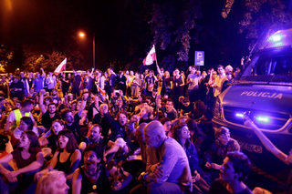 2017-07-20T223925Z_38114637_RC17AA45EF90_RTRMADP_3_POLAND-POLITICS-JUDICIARY-VOTE.JPG