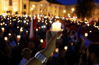 2017-07-22T201222Z_63863520_RC1DDCDE0B00_RTRMADP_3_POLAND-POLITICS-JUDICIARY.JPG