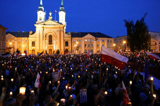 2017-07-22T201326Z_692306285_RC1FB2537160_RTRMADP_3_POLAND-POLITICS-JUDICIARY.JPG