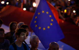 2017-07-22T204804Z_1260297451_RC12A2AA2040_RTRMADP_3_POLAND-POLITICS-JUDICIARY.JPG