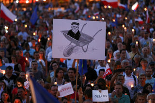 2017-07-22T213720Z_1494401592_RC1D9BFBB1E0_RTRMADP_3_POLAND-POLITICS-JUDICIARY.JPG