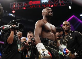2017-08-27T041328Z_1865350307_HP1ED8R0BQF4P_RTRMADP_3_BOXING-MAYWEATHER-MCGREGOR.JPG