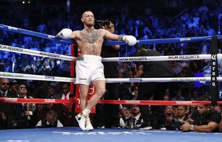 2017-08-27T041502Z_424884632_HP1ED8R0BT14V_RTRMADP_3_BOXING-MAYWEATHER-MCGREGOR.JPG