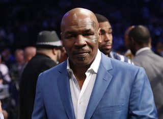 2017-08-27T051223Z_1031887043_HP1ED8R0EGM81_RTRMADP_3_BOXING-MAYWEATHER-MCGREGOR.JPG