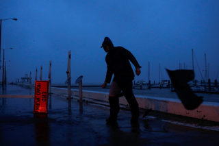 2017-08-26T044842Z_1366413405_RC1704727DE0_RTRMADP_3_STORM-HARVEY.JPG