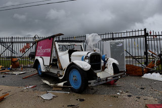 2017-08-26T223423Z_1023575855_RC1984022A20_RTRMADP_3_STORM-HARVEY.JPG