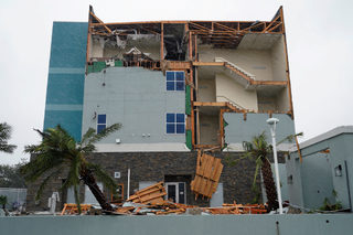 2017-08-26T225627Z_1307265815_RC18B1B78BE0_RTRMADP_3_STORM-HARVEY.JPG