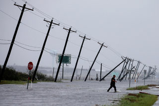 2017-08-26T225631Z_386203958_RC1F93293DA0_RTRMADP_3_STORM-HARVEY.JPG