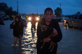 2017-08-29T055708Z_2045619540_RC1CEE8D4190_RTRMADP_3_STORM-HARVEY.JPG