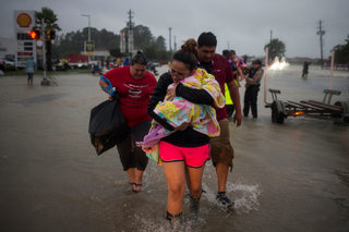 2017-08-29T060420Z_1570107306_RC1813270B60_RTRMADP_3_STORM-HARVEY.JPG