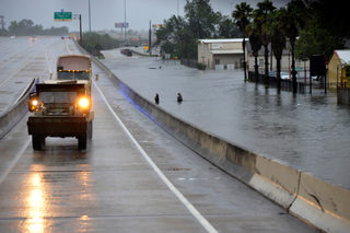 2017-08-29T083143Z_1643133297_RC164945BD20_RTRMADP_3_STORM-HARVEY.JPG