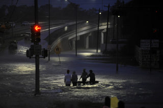 2017-08-29T083146Z_689845949_RC1536AB1840_RTRMADP_3_STORM-HARVEY.JPG