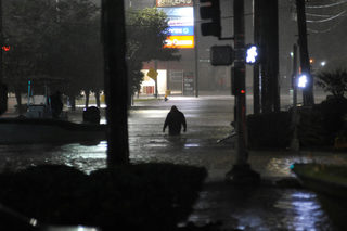 2017-08-29T083357Z_1043291490_RC1F0A734F70_RTRMADP_3_STORM-HARVEY.JPG