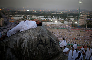 2017-08-31T053724Z_725335138_RC1682E89790_RTRMADP_3_SAUDI-HAJ-ARAFAT.JPG