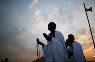 2017-08-31T054324Z_1106971720_RC11DC84B5E0_RTRMADP_3_SAUDI-HAJ-ARAFAT.JPG