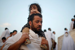 2017-08-31T054342Z_470946775_RC18B16FC3E0_RTRMADP_3_SAUDI-HAJ-ARAFAT.JPG
