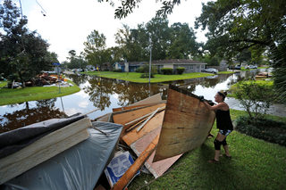 2017-09-05T181744Z_1832070562_RC1C4E57CE90_RTRMADP_3_STORM-HARVEY.JPG