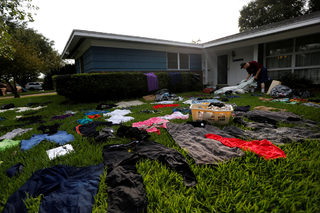 2017-09-05T233757Z_1567120080_RC1DB0C75E60_RTRMADP_3_STORM-HARVEY.JPG