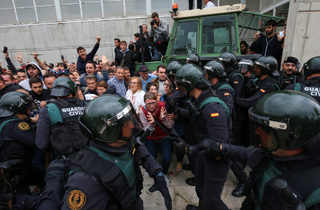 2017-10-01T082020Z_1953911232_RC1E08616600_RTRMADP_3_SPAIN-POLITICS-CATALONIA(1).JPG