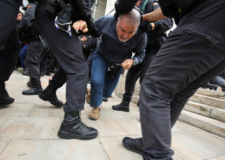 2017-10-01T082144Z_390809716_RC1C50793B50_RTRMADP_3_SPAIN-POLITICS-CATALONIA.JPG