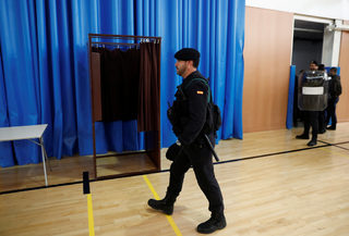 2017-10-01T082238Z_1432327750_RC1CCAE73AC0_RTRMADP_3_SPAIN-POLITICS-CATALONIA.JPG