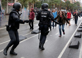 2017-10-01T093723Z_1284111596_RC16DE1290E0_RTRMADP_3_SPAIN-POLITICS-CATALONIA.JPG