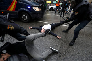 2017-10-01T094212Z_1476290237_RC1741338EE0_RTRMADP_3_SPAIN-POLITICS-CATALONIA.JPG
