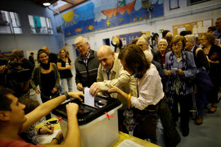 2017-10-01T100206Z_799112093_RC1117F3AFA0_RTRMADP_3_SPAIN-POLITICS-CATALONIA.JPG
