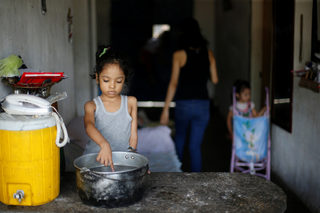 2017-10-05T121950Z_1606841737_RC13C0648850_RTRMADP_3_VENEZUELA-CHILDREN.JPG