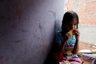 2017-10-05T122006Z_76259752_RC129E8F74F0_RTRMADP_3_VENEZUELA-CHILDREN.JPG