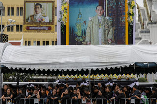 2017-10-10T220927Z_1265775349_RC17C1217B10_RTRMADP_3_THAILAND-KING-CREMATION.JPG