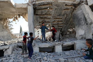 2017-10-15T091931Z_1976689893_RC1A2DFBD110_RTRMADP_3_MIDEAST-CRISIS-SYRIA-KURDS.JPG